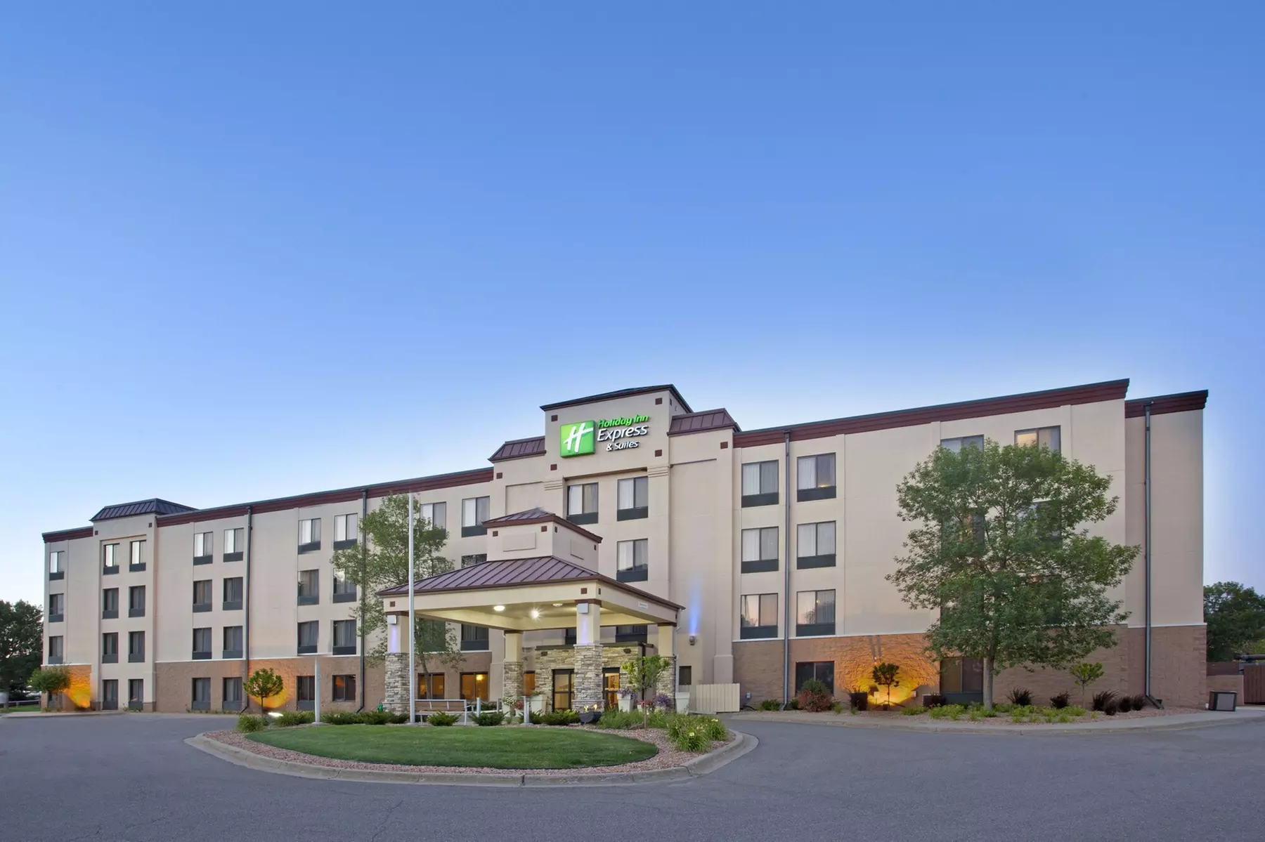 Holiday Inn Express Hotel & Suites Minneapolis-Minnetonka by IHG - Primary Image