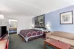 Super 8 by Wyndham Kingston - Second Medium