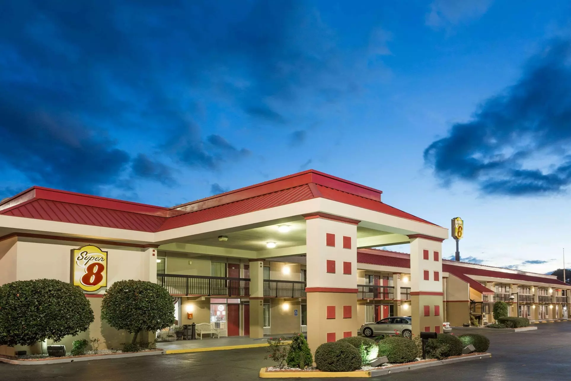 Super 8 by Wyndham Tifton - Primary Image