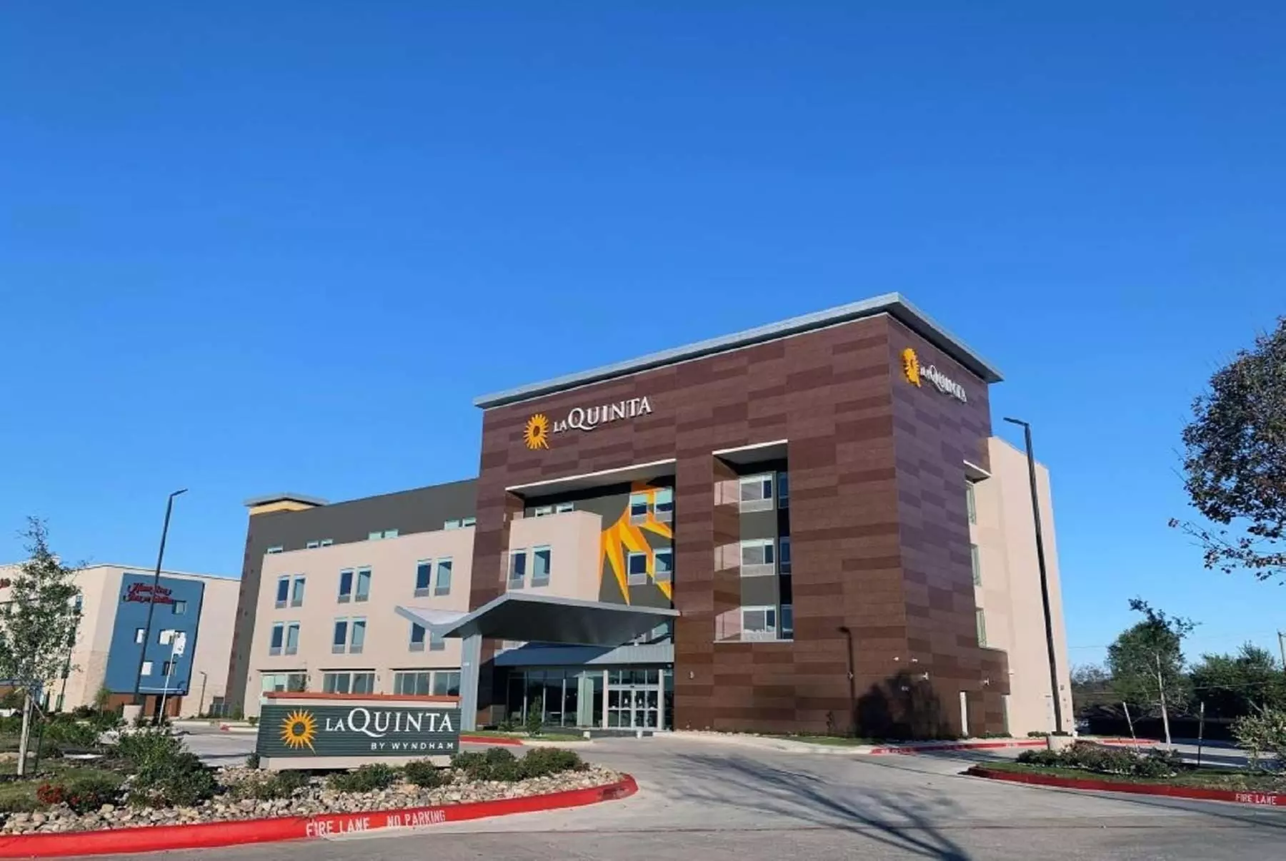 La Quinta Inn & Suites by Wyndham Dallas/Fairpark - Primary Image