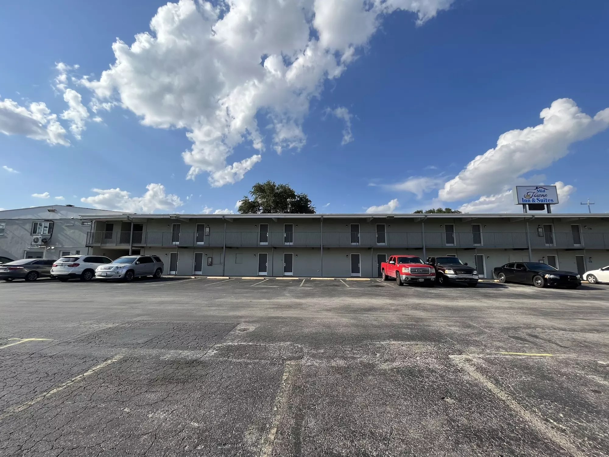 Mid Towne Inn and Suites - Primary Image