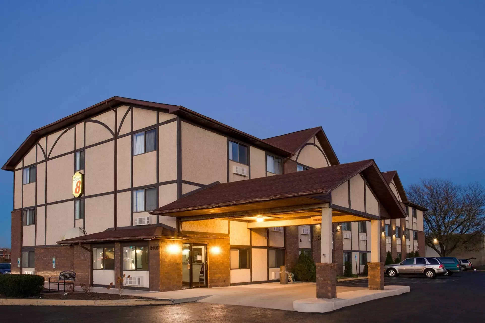 Super 8 by Wyndham Woodstock - Primary Image