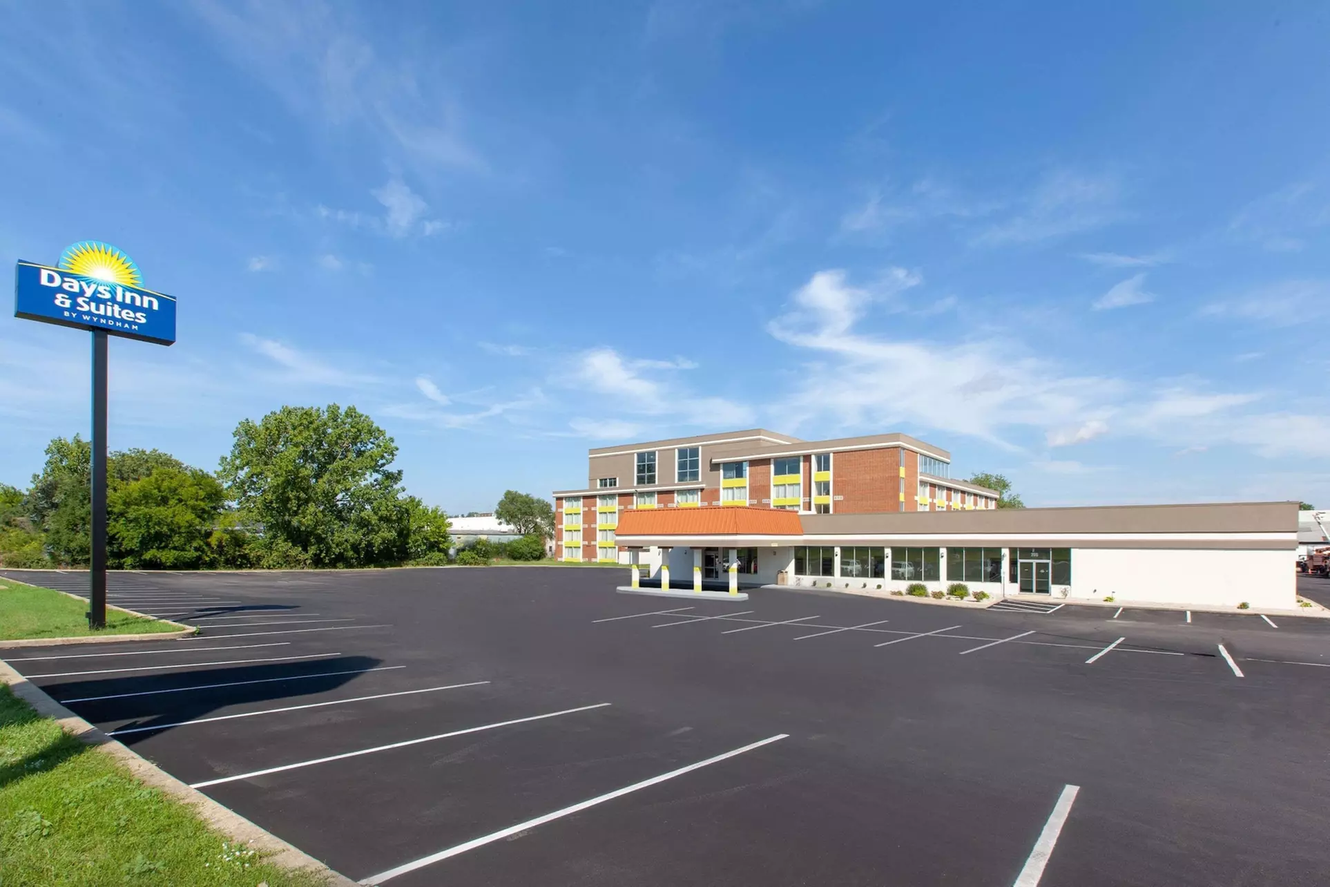 Days Inn & Suites Grand Rapids Near Downtown - Primary Image