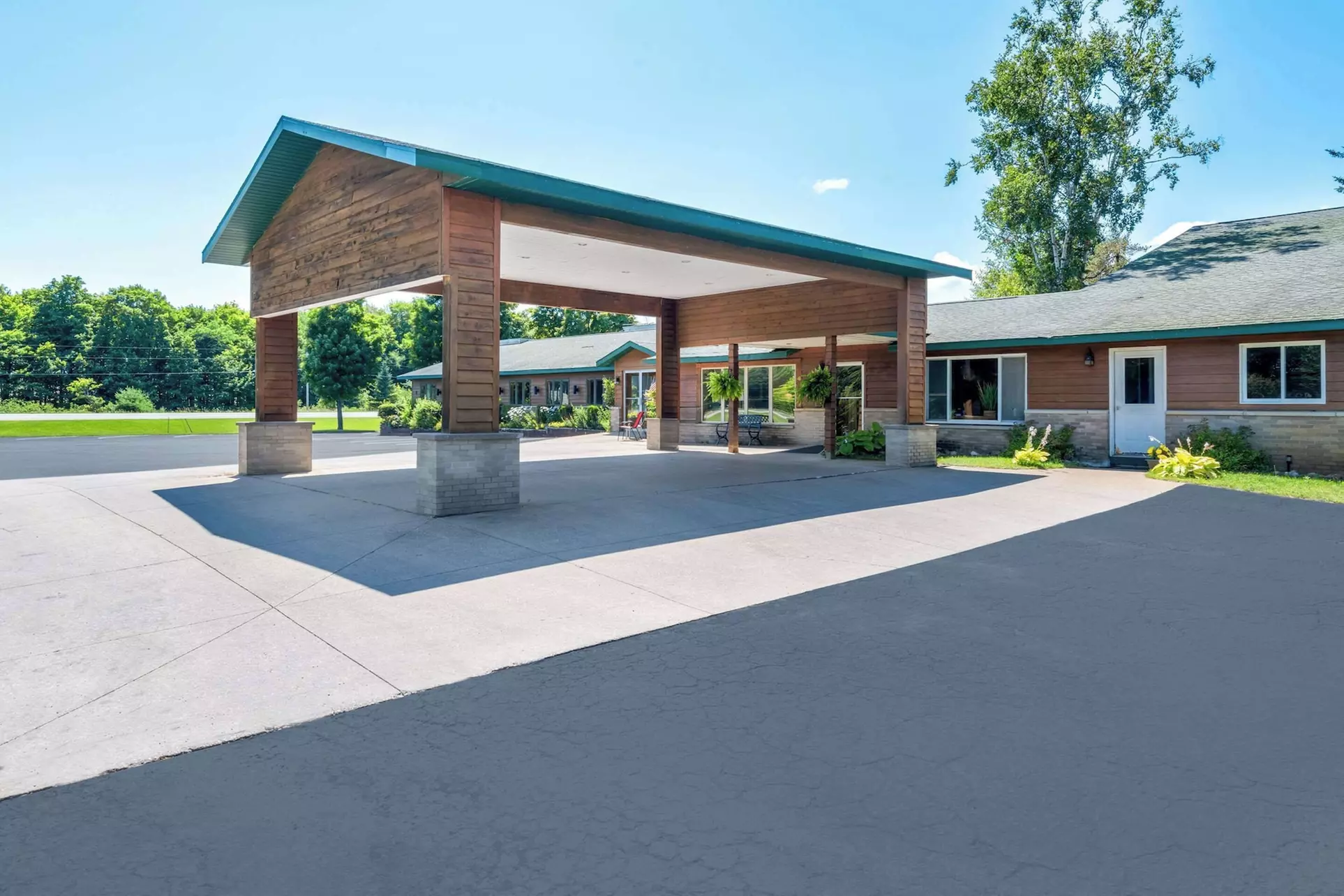 Quality Inn & Suites Munising - Primary Image