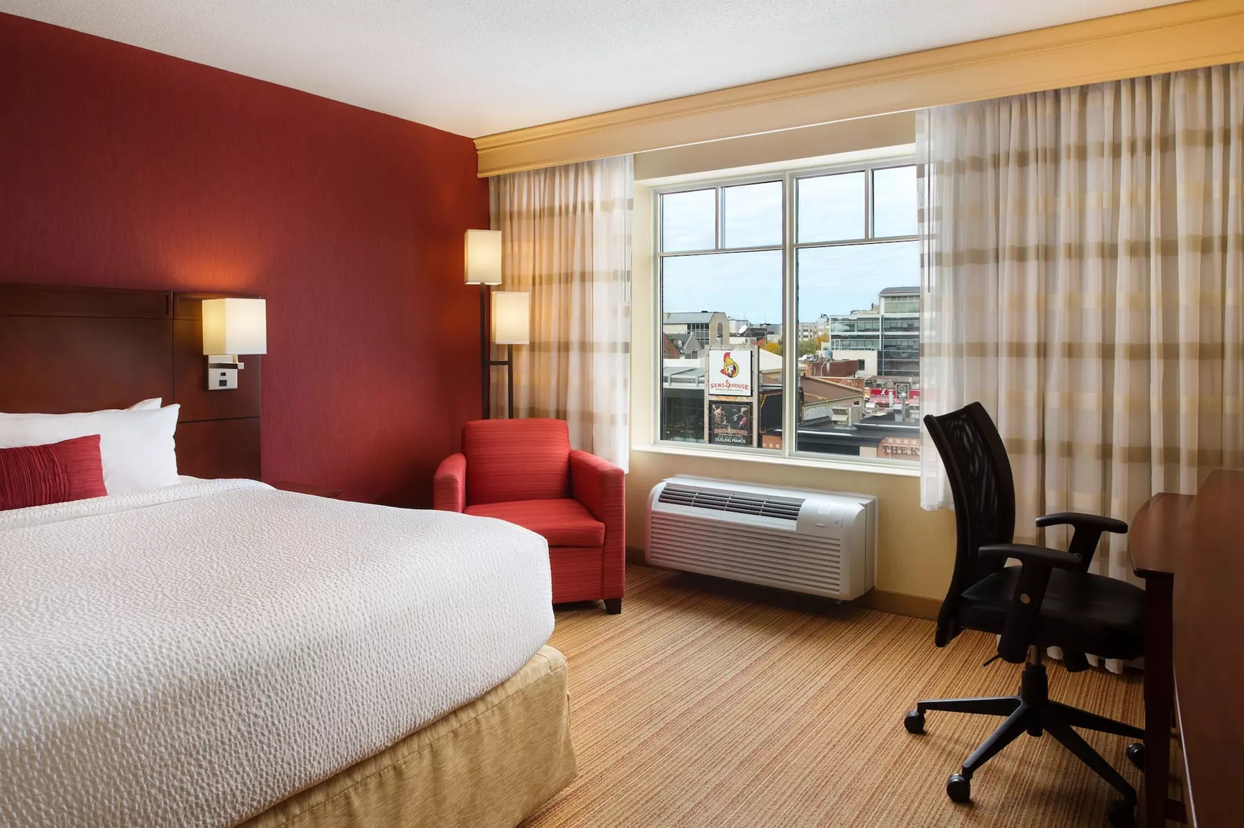 Courtyard by Marriott Downtown Ottawa - Primary Image