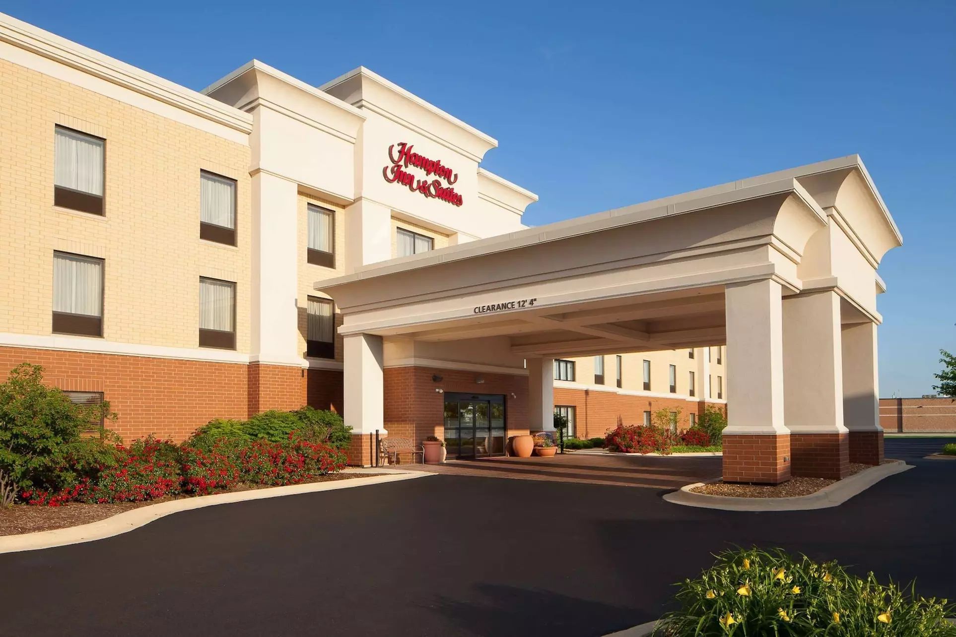 Hampton Inn & Suites Chicago/St. Charles - Primary Image