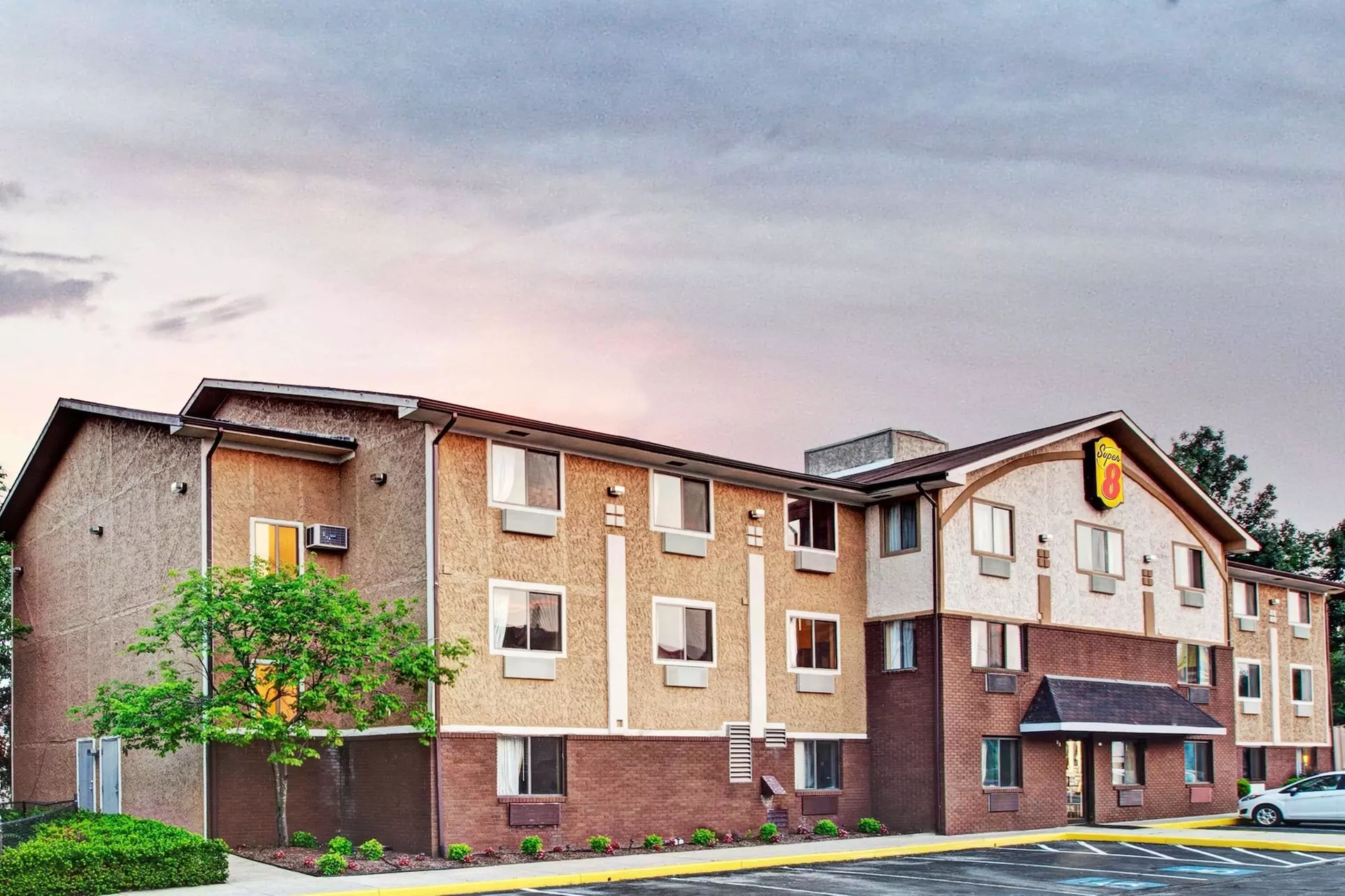 Super 8 by Wyndham Baltimore/Essex Area - Primary Image