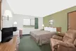 Super 8 by Wyndham Chillicothe - Second Medium