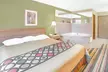 Super 8 by Wyndham East Moline - Second Medium
