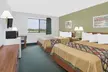 Super 8 by Wyndham Chillicothe - Second Medium