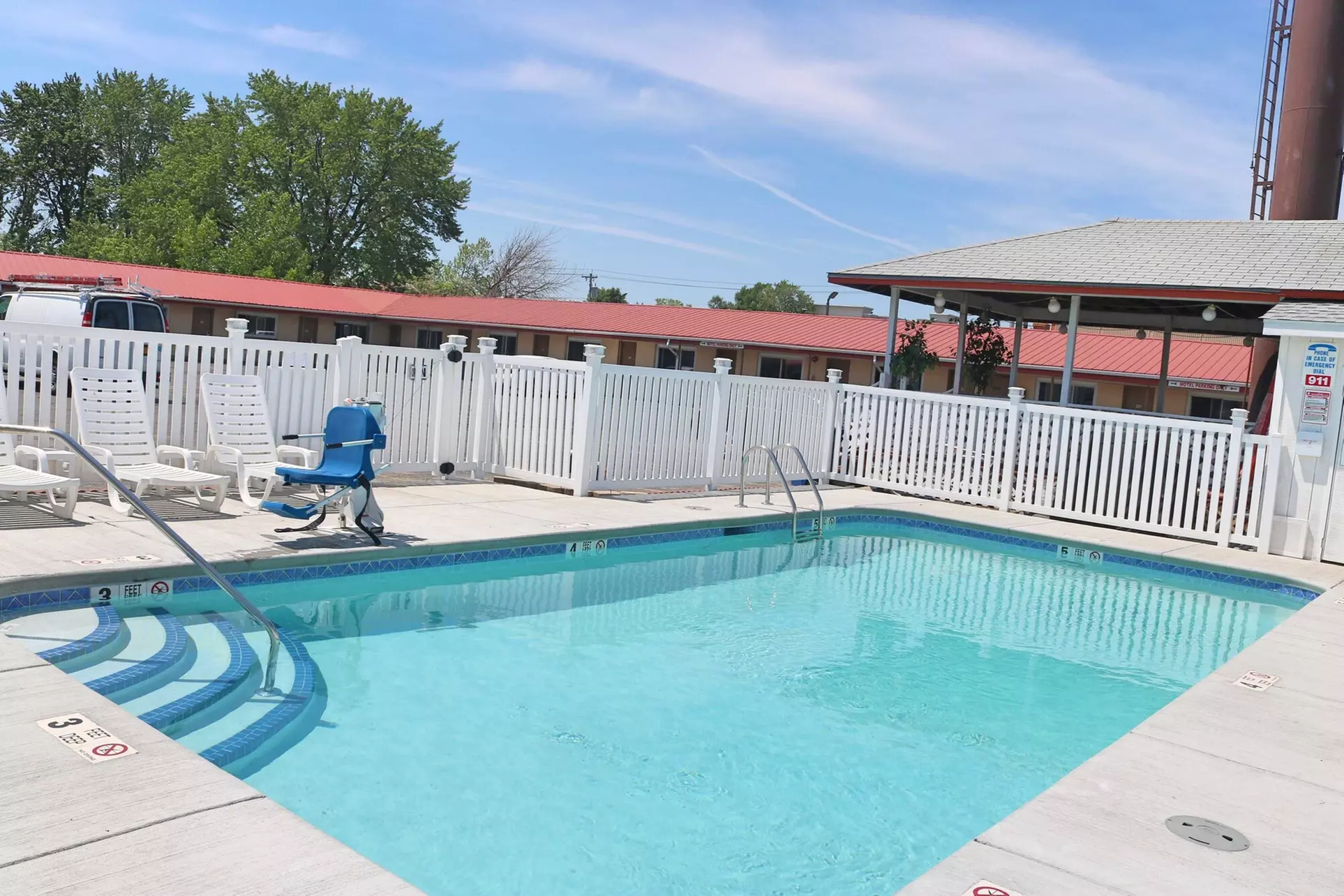 Woodland Inn - Primary Image