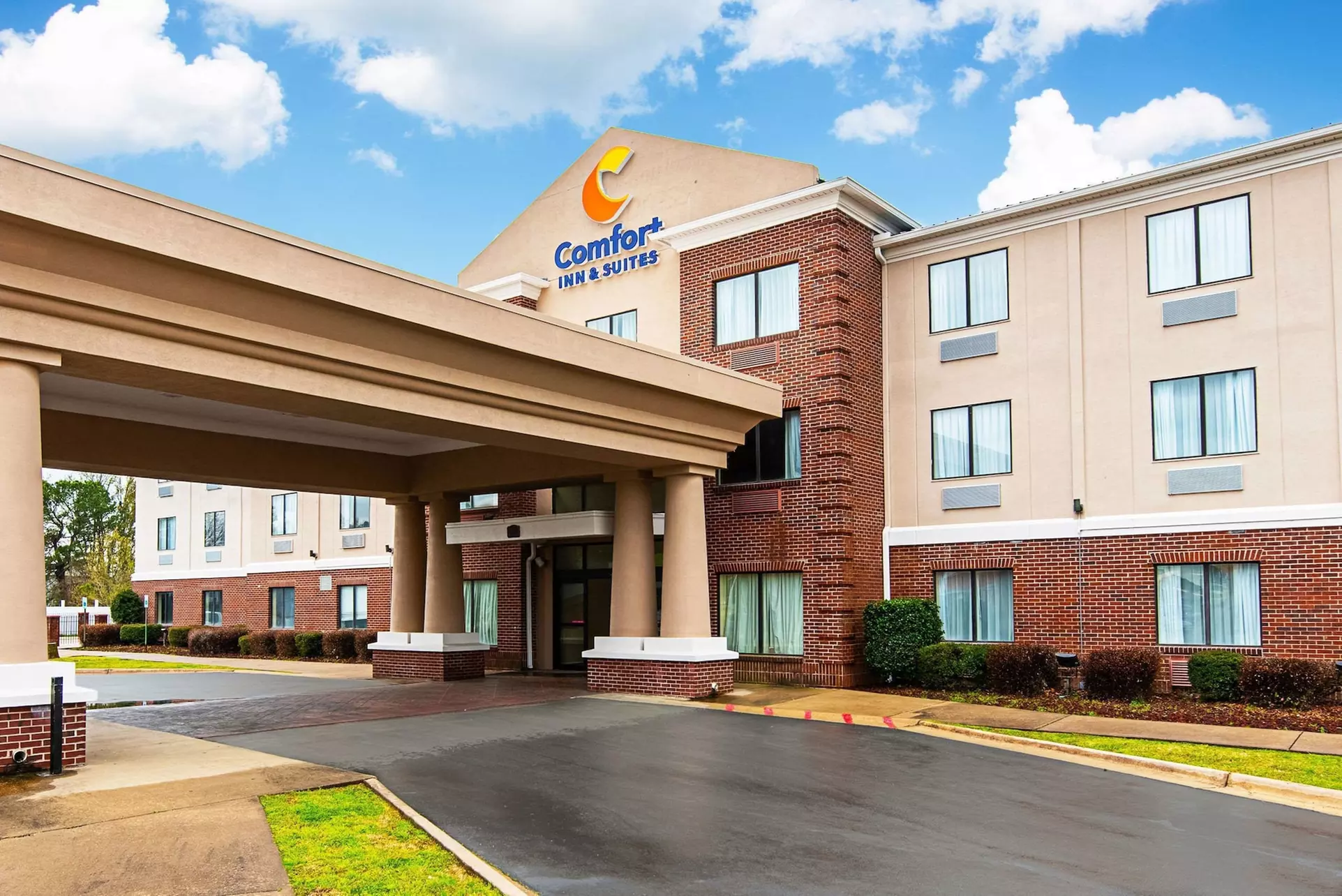 Comfort Inn & Suites Pine Bluff - Primary Image