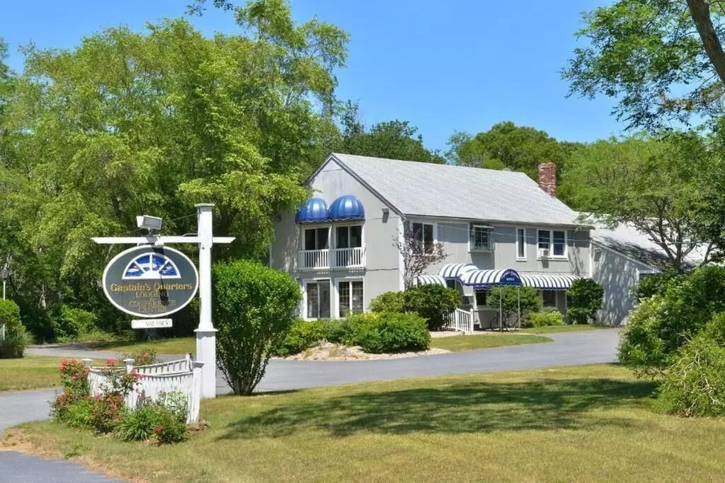 Captains Quarters Motel & Conference Center - Primary Image