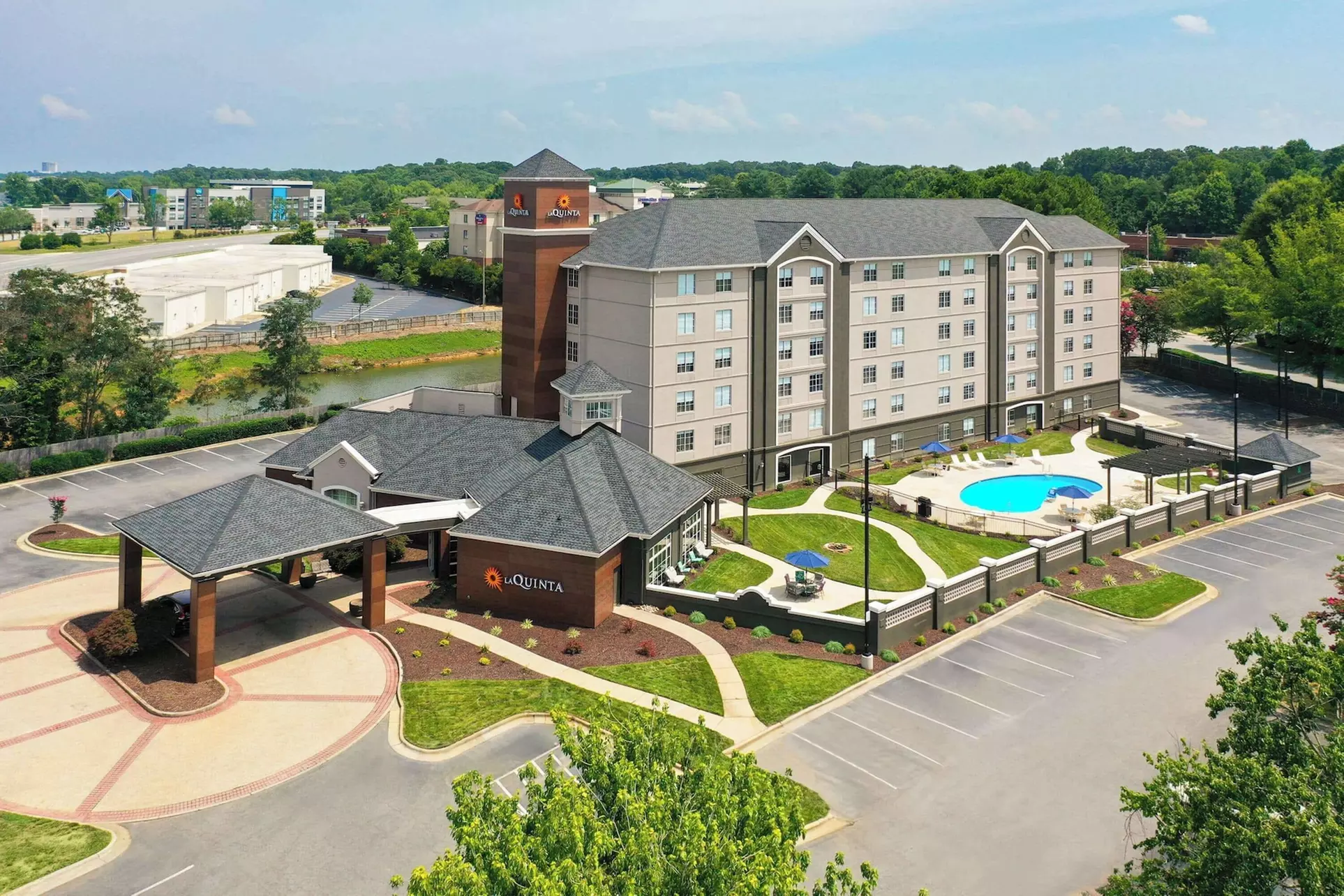 La Quinta Inn & Suites by Wyndham Greensboro NC - Primary Image