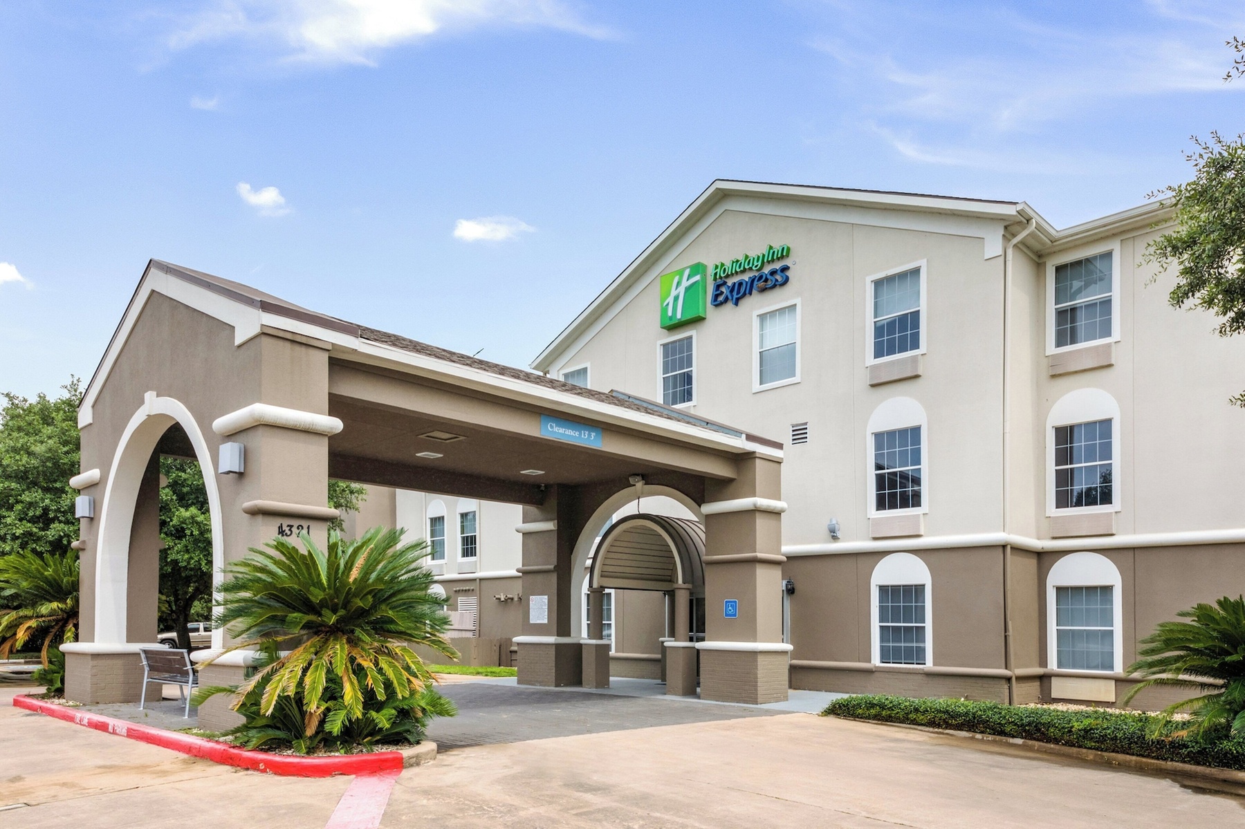 Holiday Inn Express Hotel & Suites Columbus by IHG