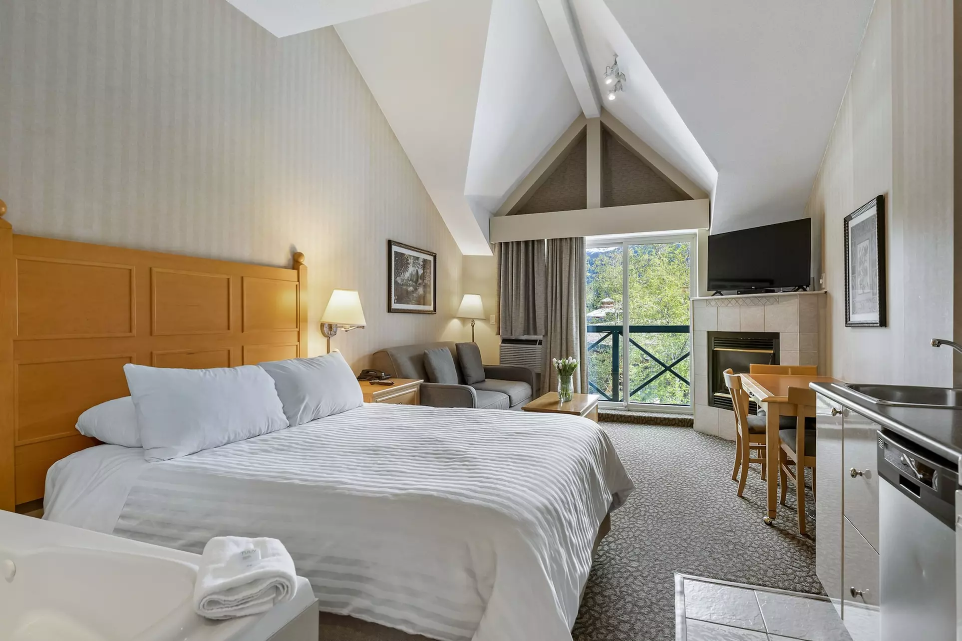 Pinnacle Hotel Whistler Village