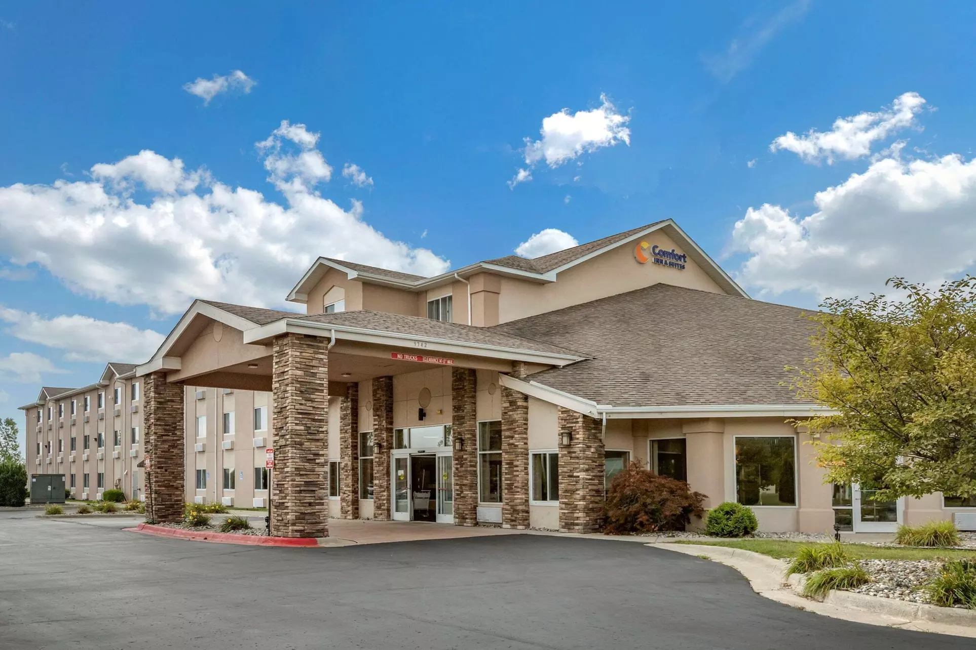 Comfort Inn & Suites Diamondale – Lansing - Primary Image