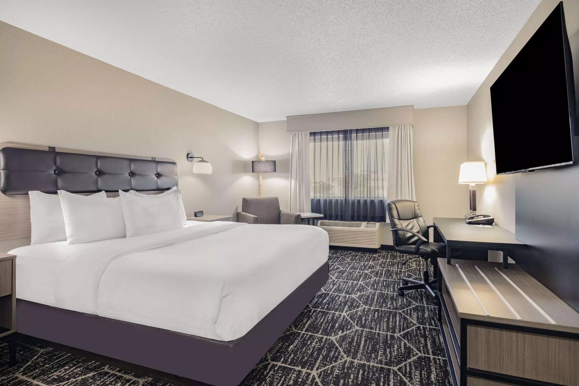 La Quinta Inn & Suites by Wyndham Evansville - Primary Image