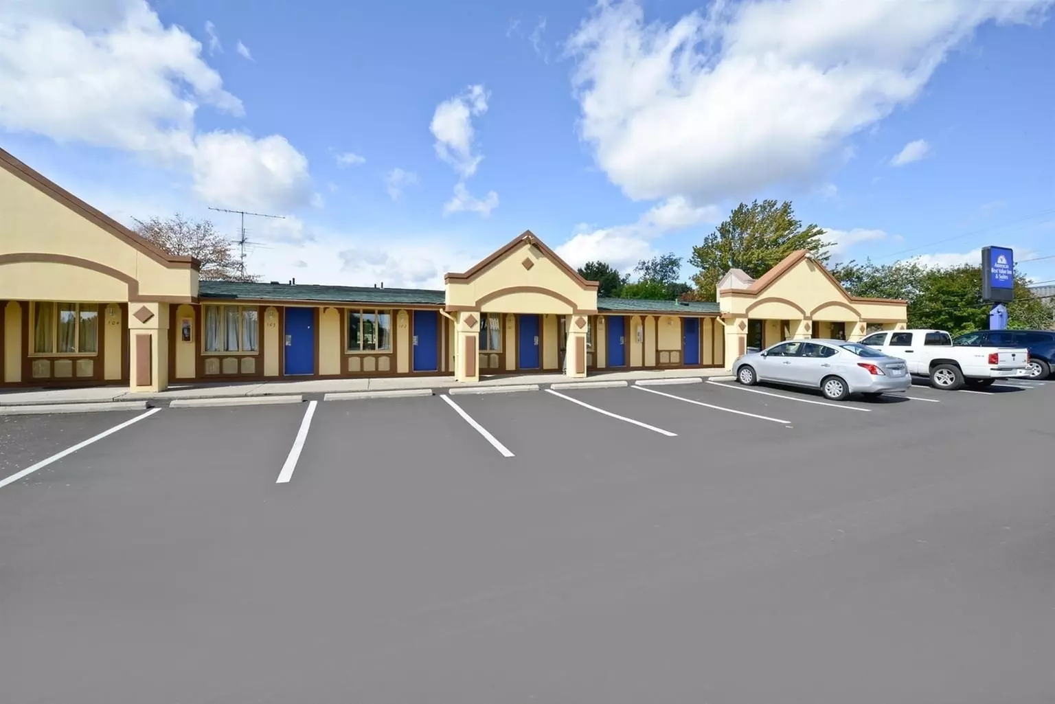 Americas Best Value Inn & Suites Warren Detroit - Primary Image