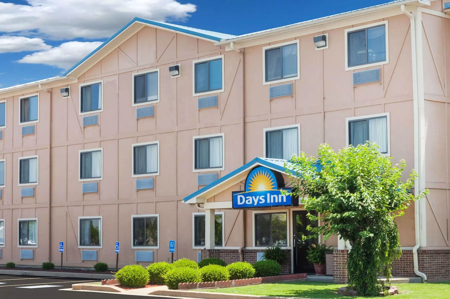 Days Inn by Wyndham Dyersburg - Primary Image
