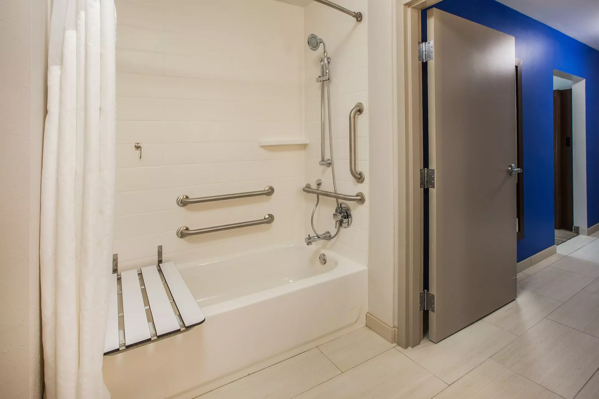 Holiday Inn Express and Suites Tomah by IHG - Primary Image