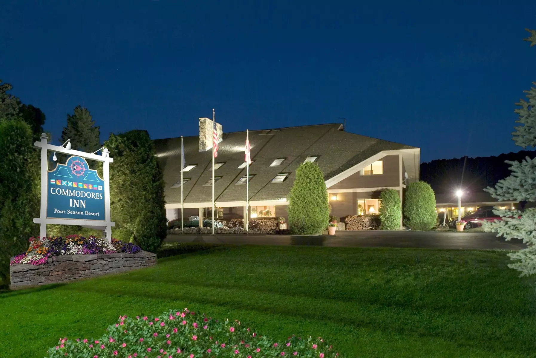 Commodores Inn - Primary Image