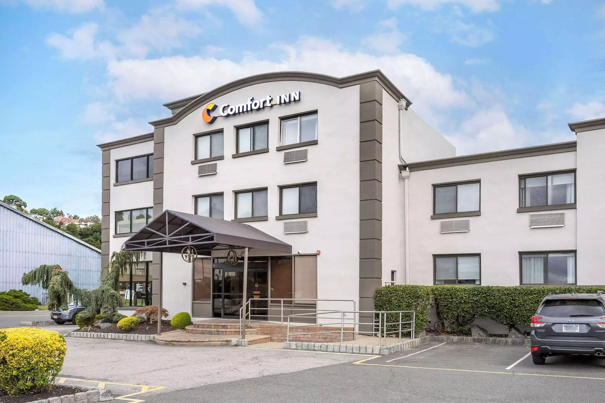 Comfort Inn Edgewater on Hudson River - Primary Image