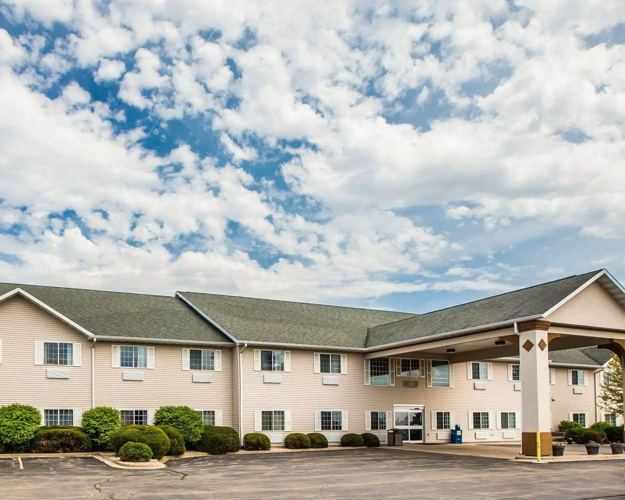 Quality Inn & Suites Dixon near I-88 - Primary Image