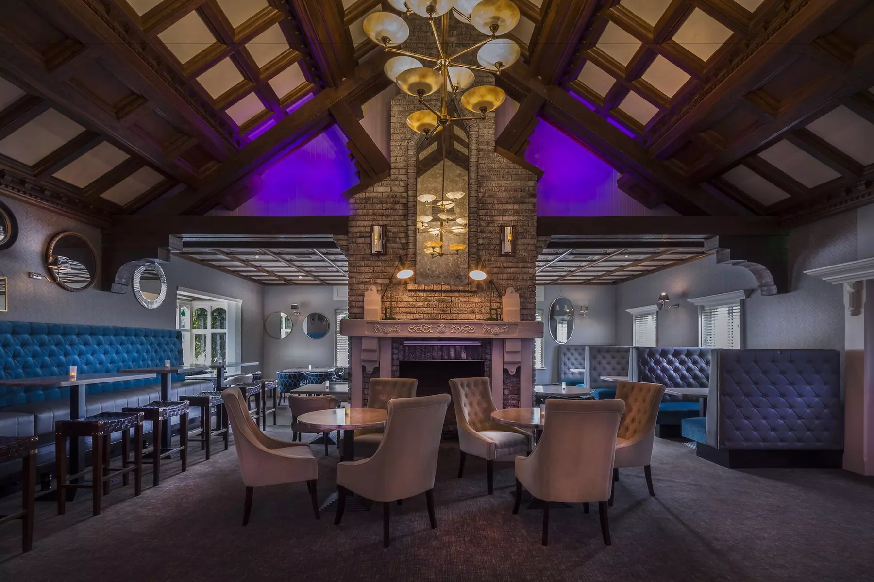 Treacys Oakwood Hotel - Primary Image