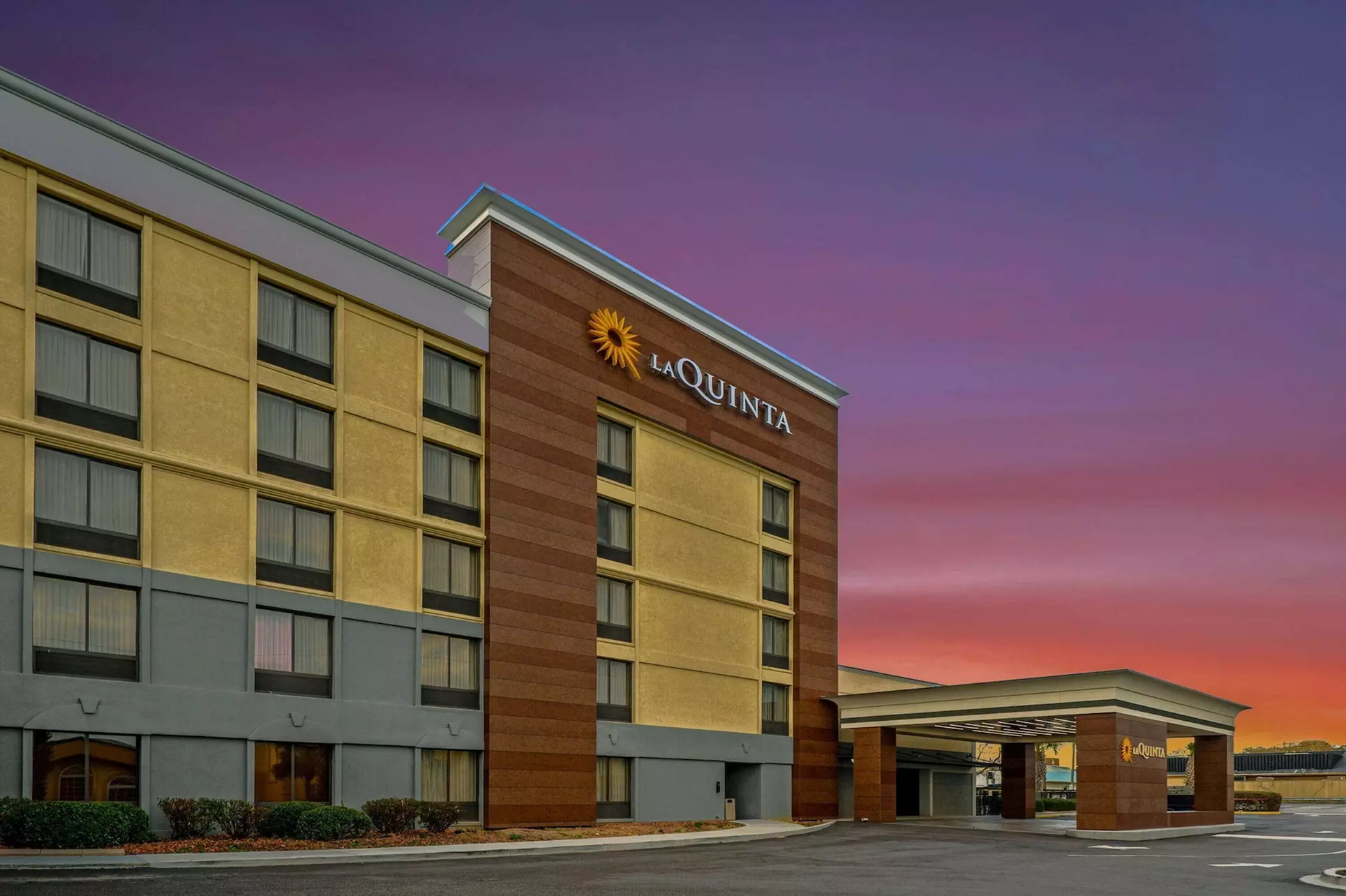 La Quinta Inn by Wyndham Columbia SE / Fort Jackson - Primary Image