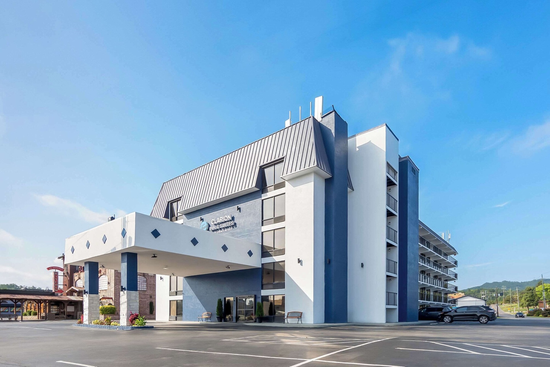 Clarion Inn & Suites near the Leconte Center Pigeon Forge