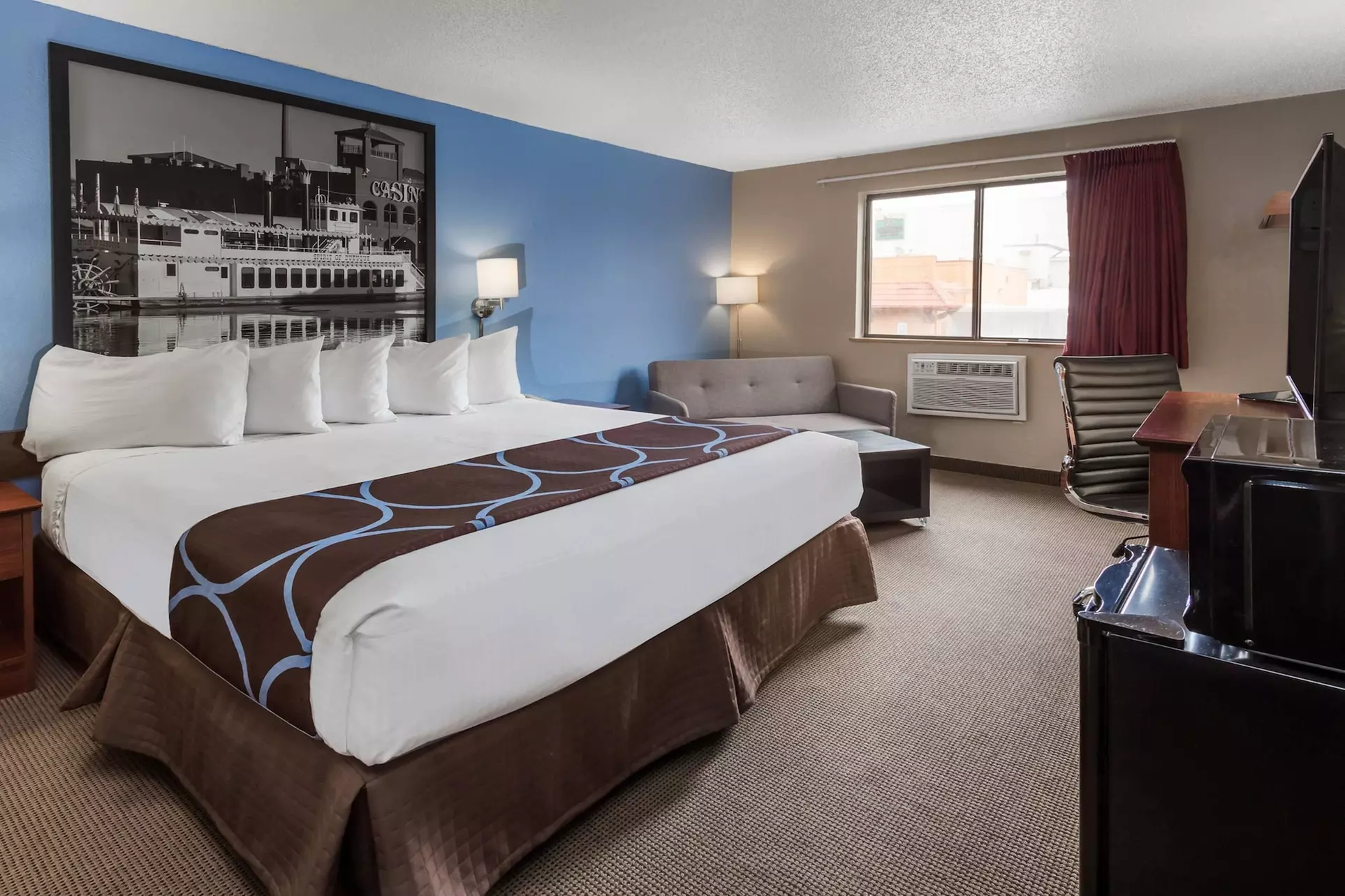 Super 8 by Wyndham Dubuque - Primary Image