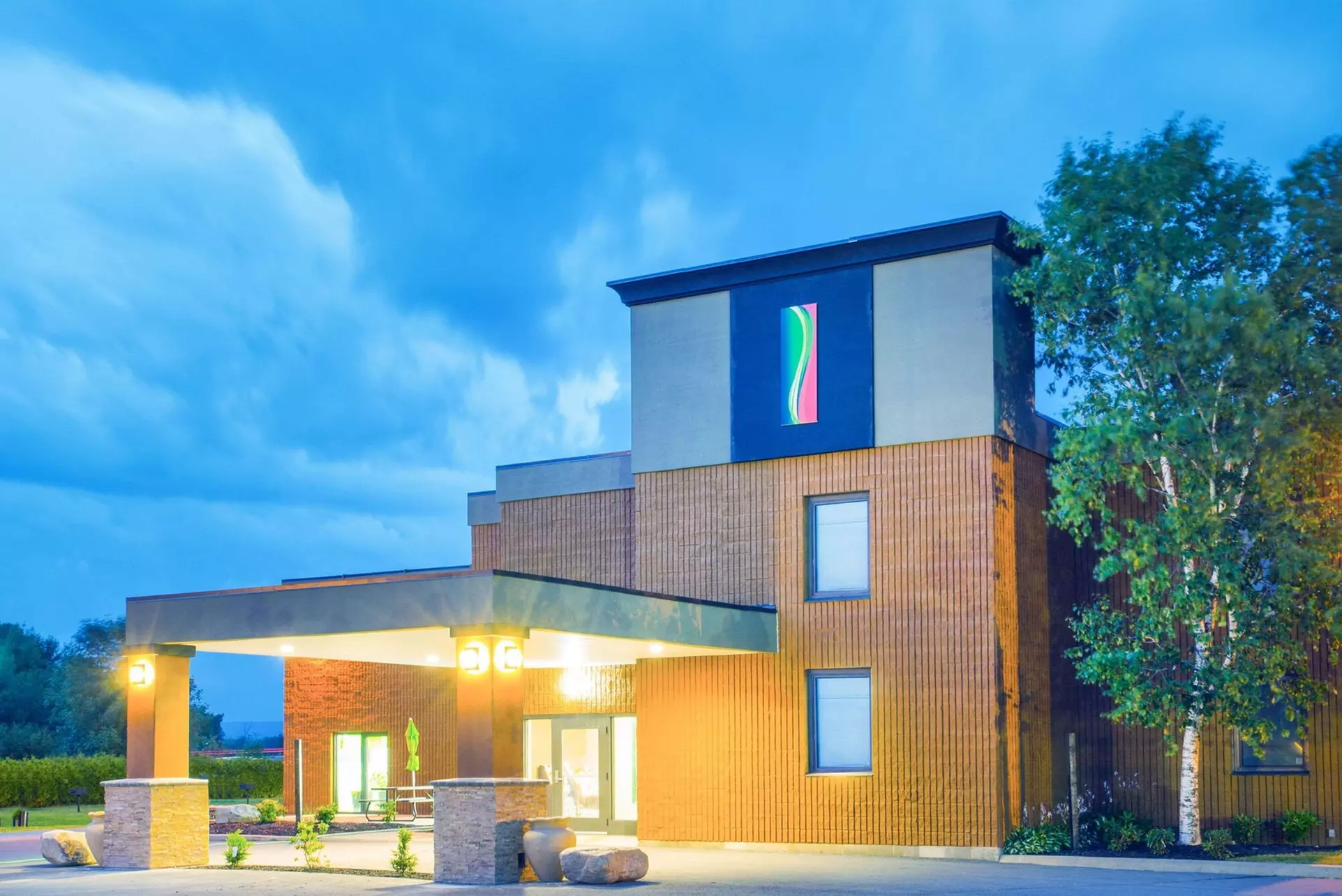 Super 8 by Wyndham Plattsburgh - Primary Image