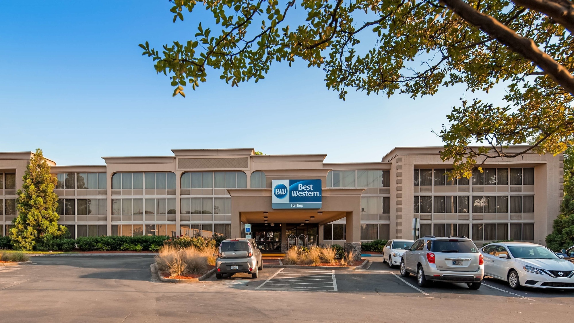 Best Western Sterling Hotel & Suites