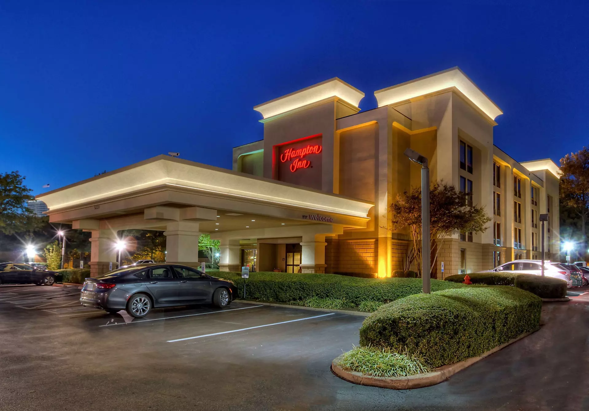 Hampton Inn Memphis-Poplar - Primary Image