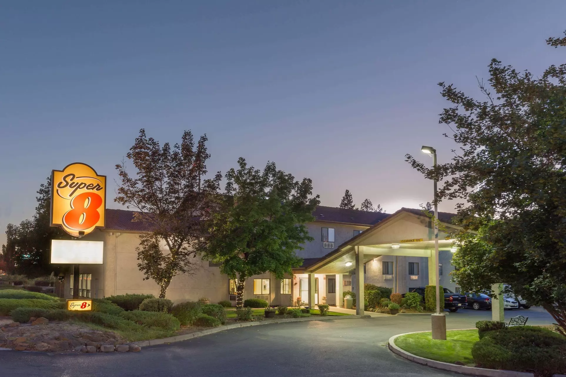 Super 8 by Wyndham Bend - Primary Image