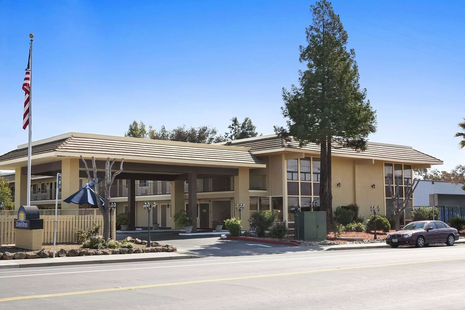 Days Inn by Wyndham Gilroy - Primary Image