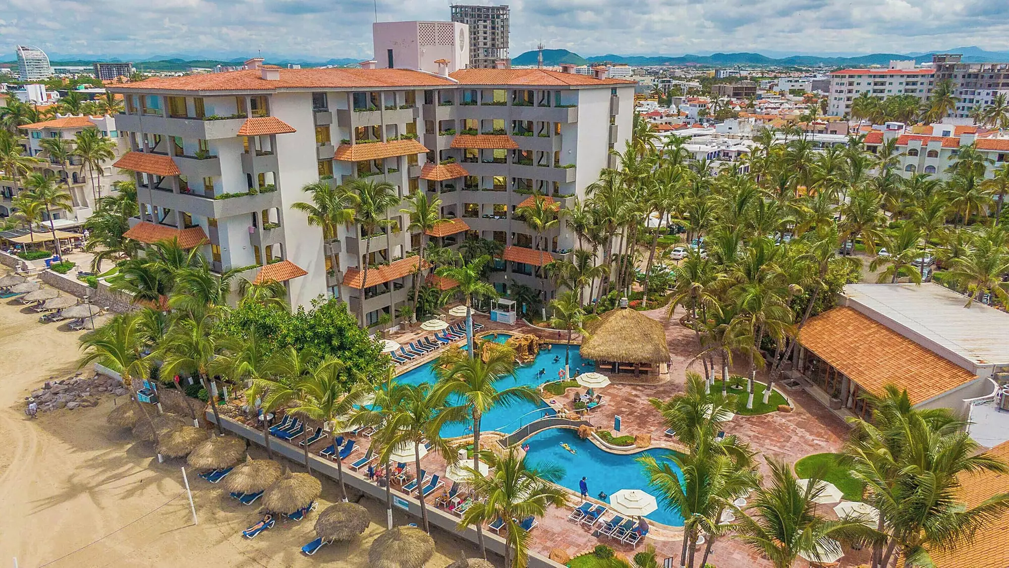 Luna Palace Hotel and Suites - Primary Image