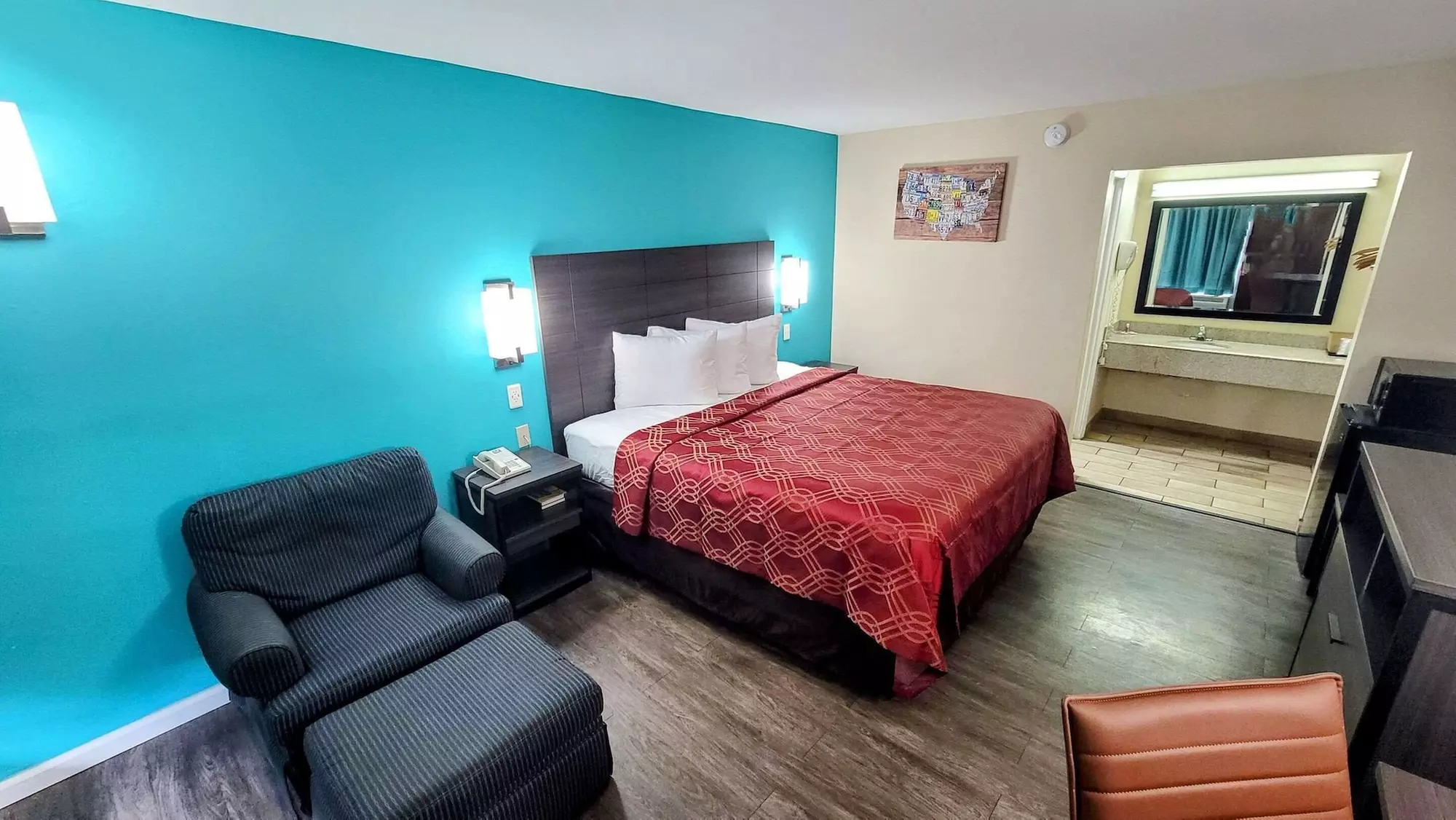Econo Lodge - Primary Image