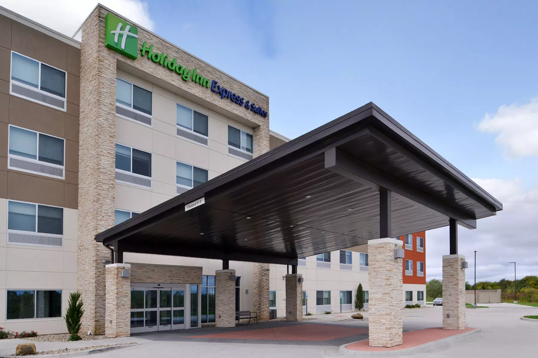 Holiday Inn Express & Suites Kansas City - Lee's Summit by IHG - Primary Image