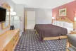 Days Inn & Suites by Wyndham Pine Bluff - Second Medium