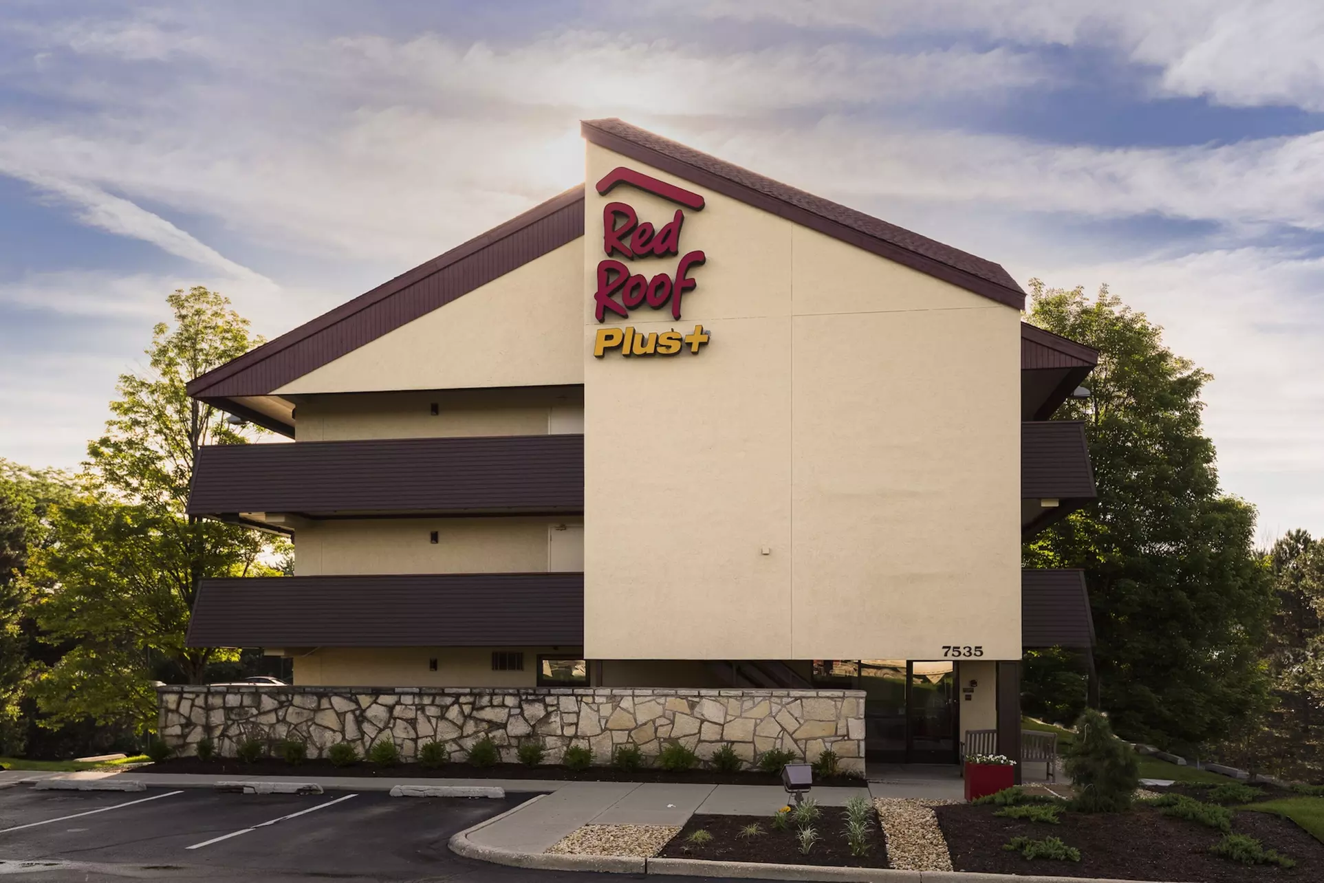 Red Roof Inn PLUS+ Chicago - Willowbrook - Primary Image