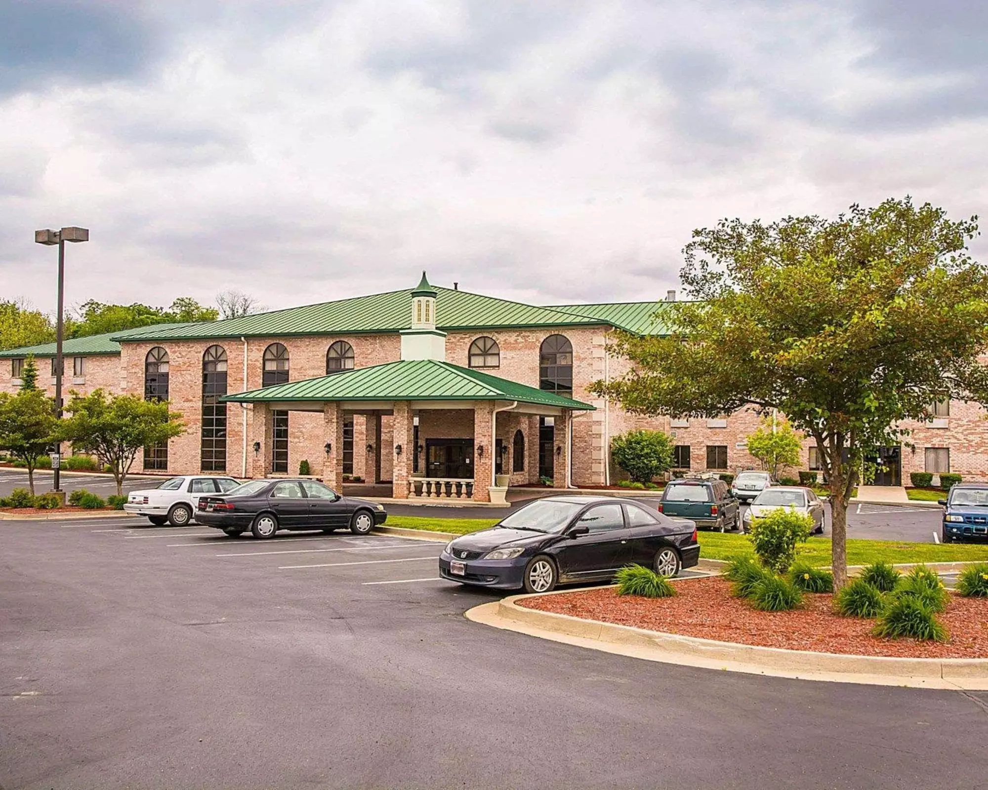 Quality inn & Suites Cincinnati I-275 - Primary Image
