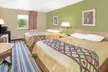 Super 8 by Wyndham East Moline - Second Medium