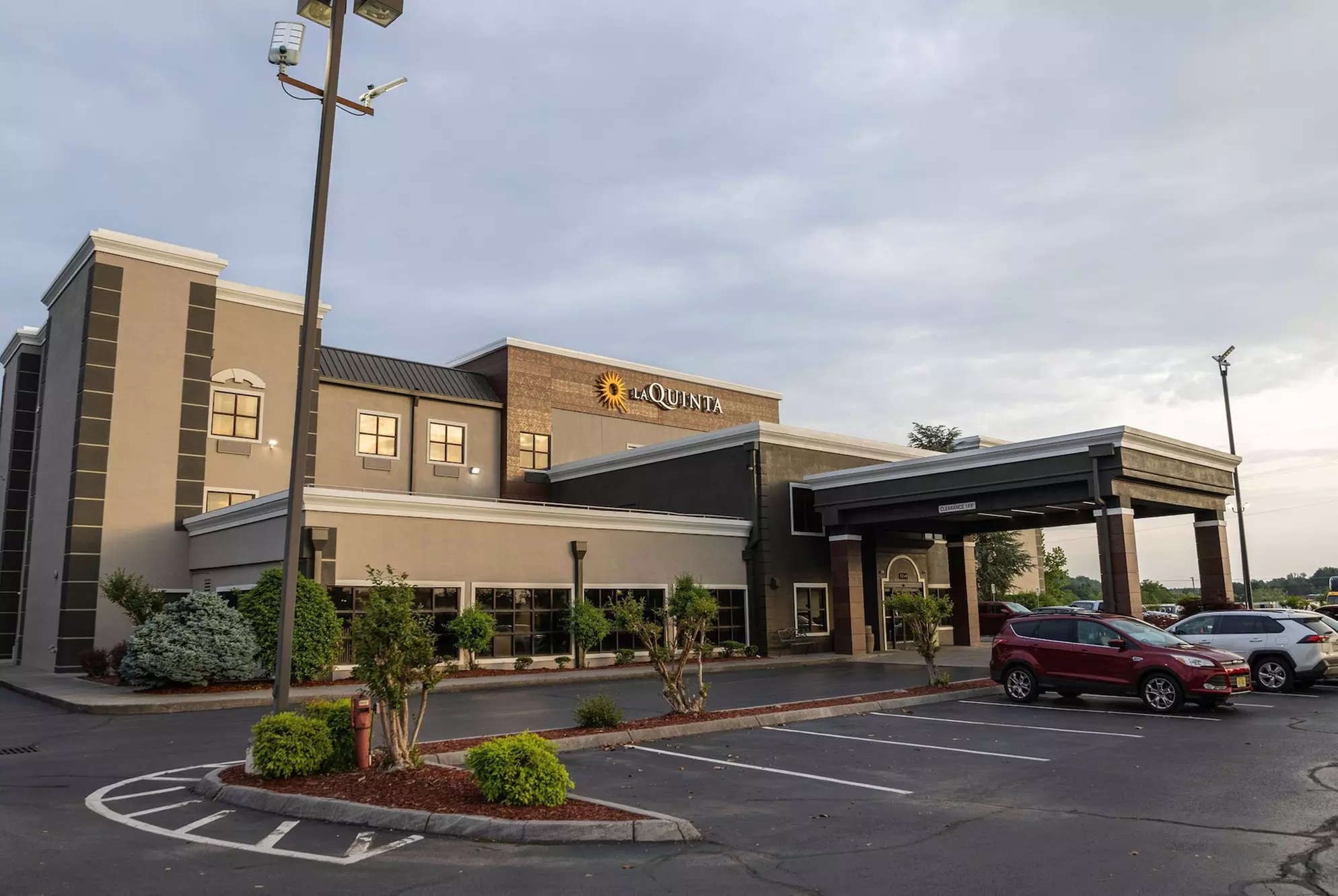 La Quinta Inn & Suites by Wyndham Knoxville East - Primary Image