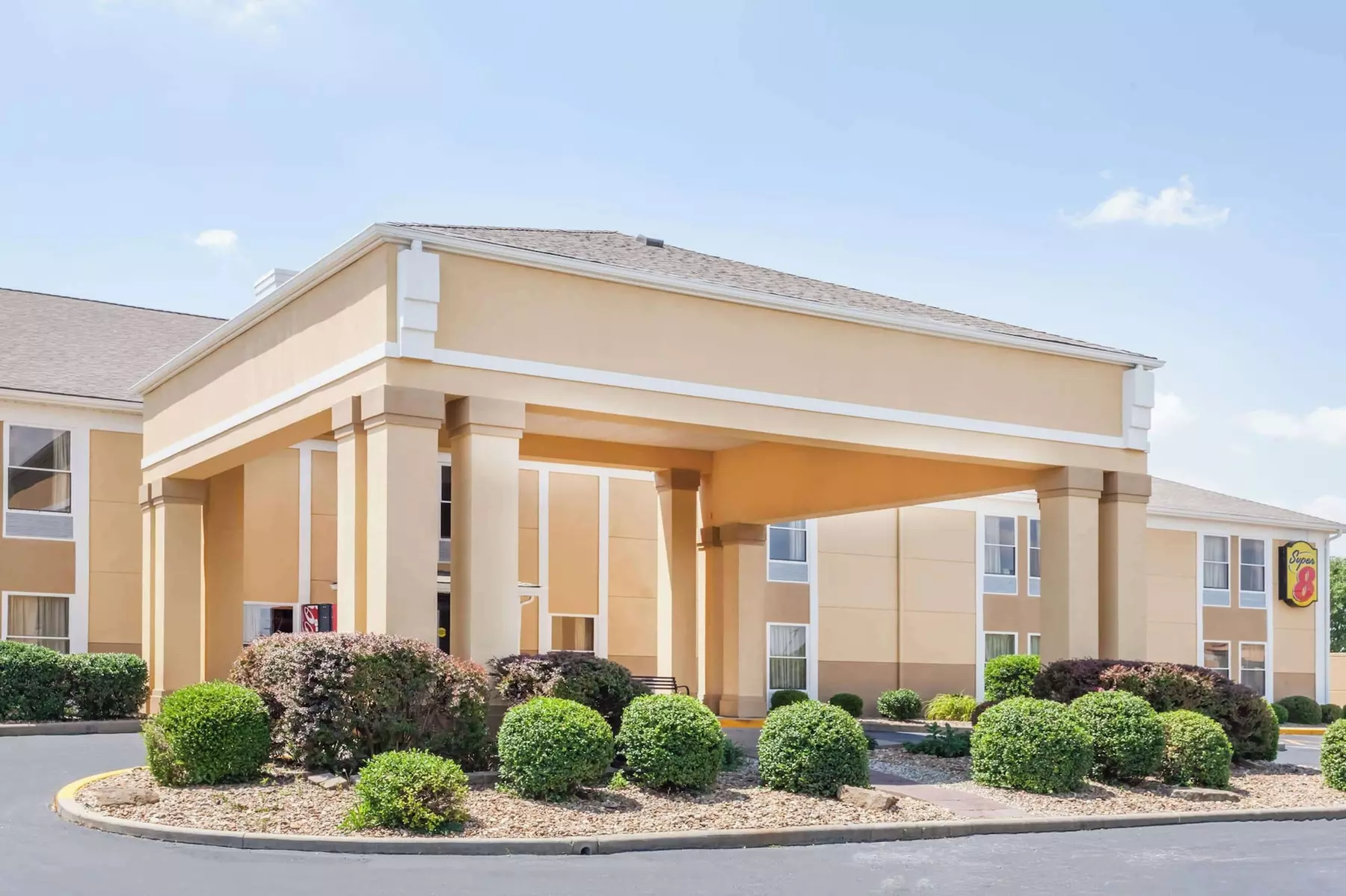 Super 8 by Wyndham Evansville North - Primary Image