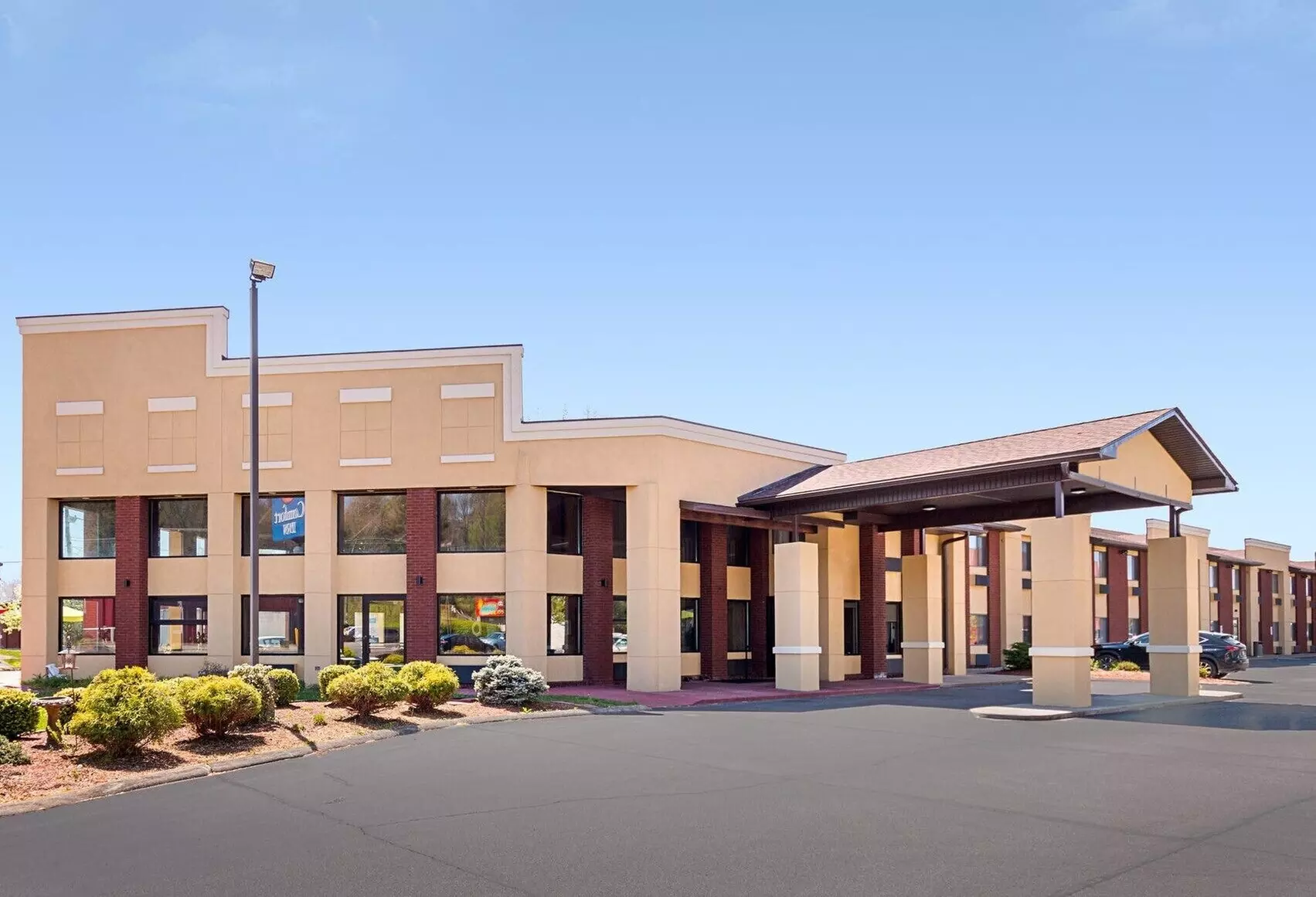 Quality Inn Parkersburg North - Vienna - Primary Image