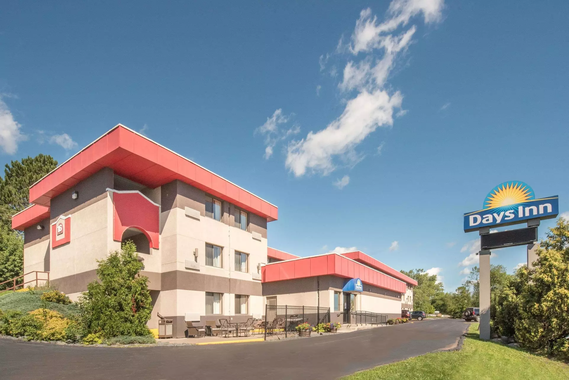 Days Inn by Wyndham Duluth Lakewalk - Primary Image