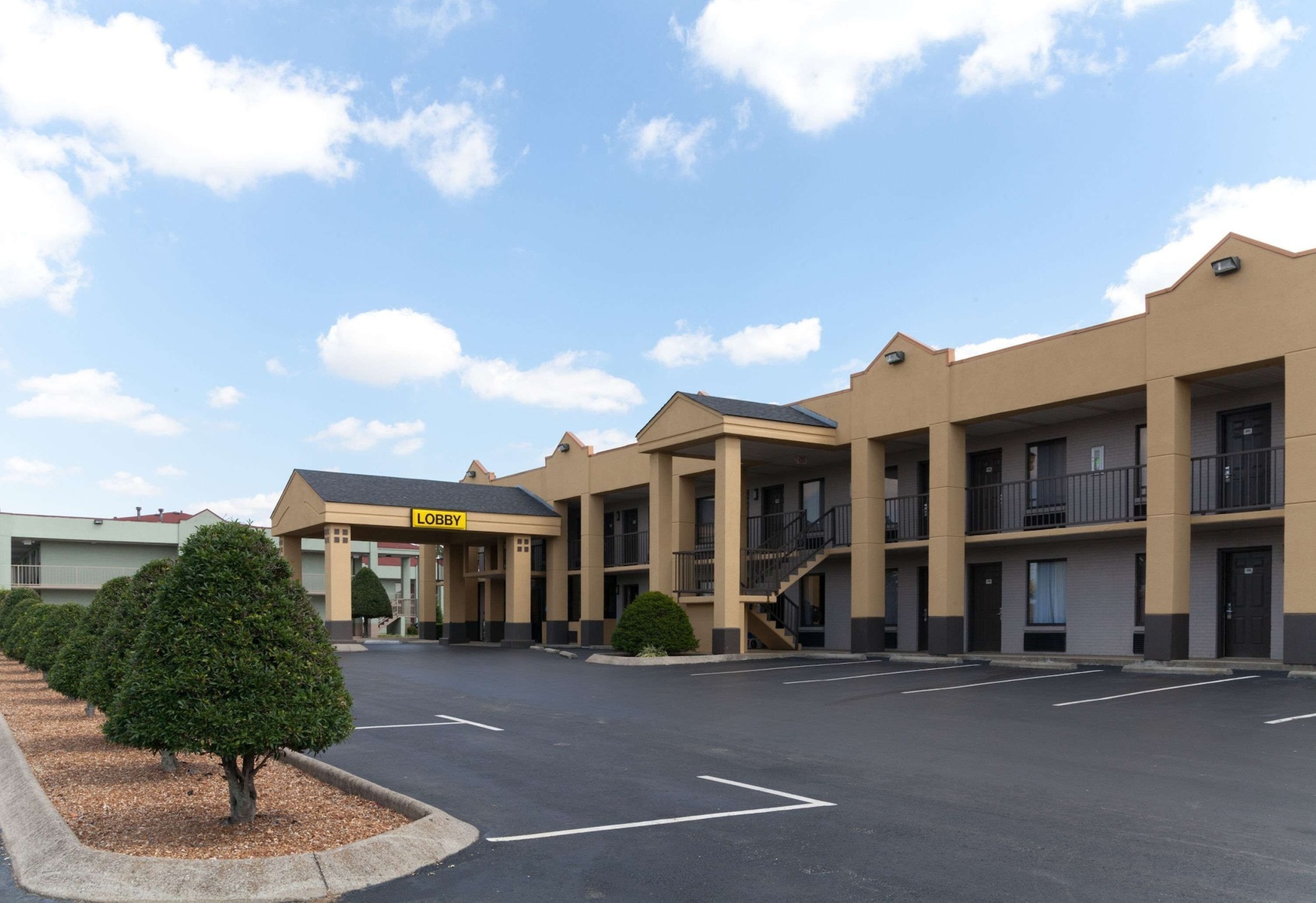 Super 8 by Wyndham Clarksville Northeast - Primary Image