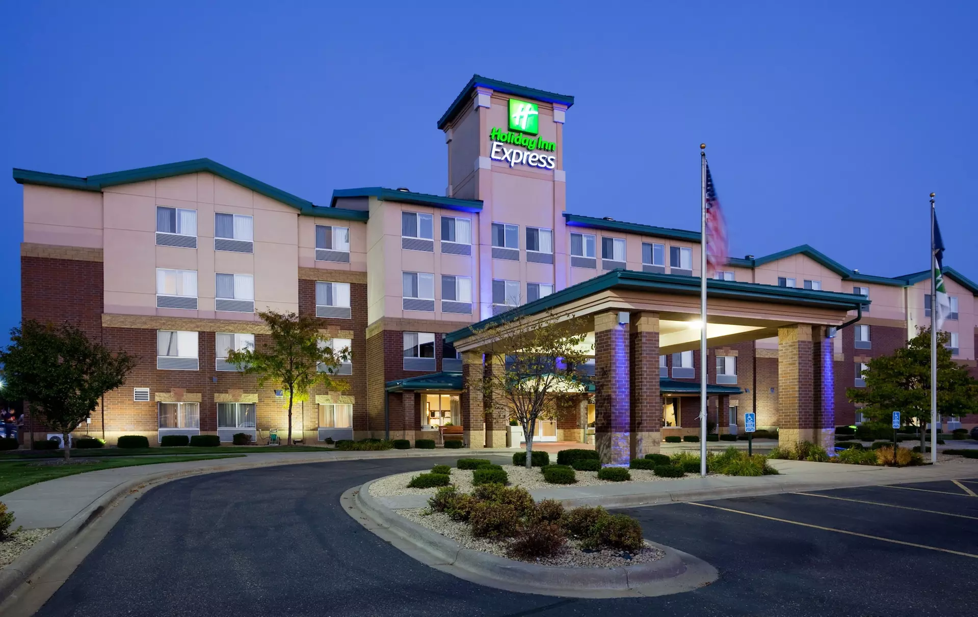 Holiday Inn Express & Suites Vadnais Heights by IHG - Primary Image